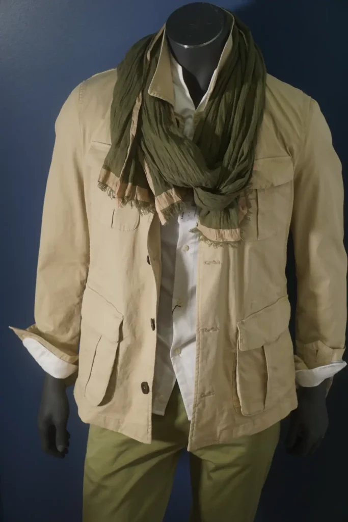 Saharienne Maximilian, chino M5, foulard Storiatipic 3